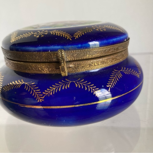 Porcelain Cobalt Blue Trinket Box. JAPAN - Picture 3 of 6